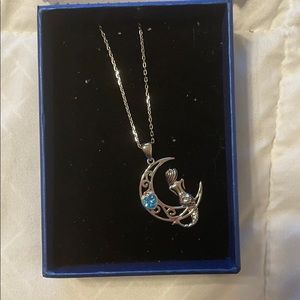 Cute mermaid necklace brand new